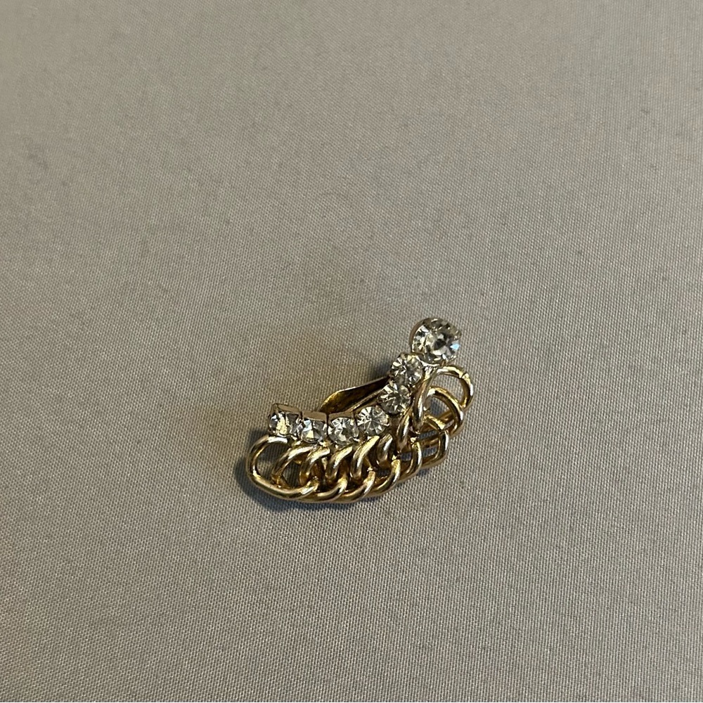 Ear cuff